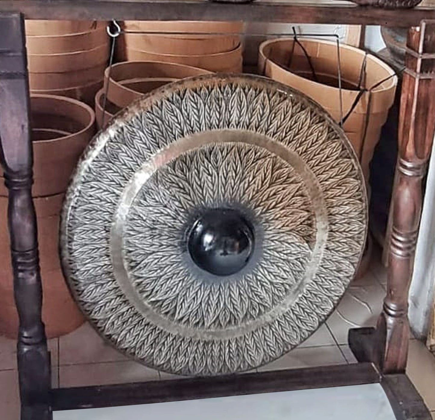 Large Gong in Brown Antique Stand – 80cm Black Pattern | Handmade in Bali