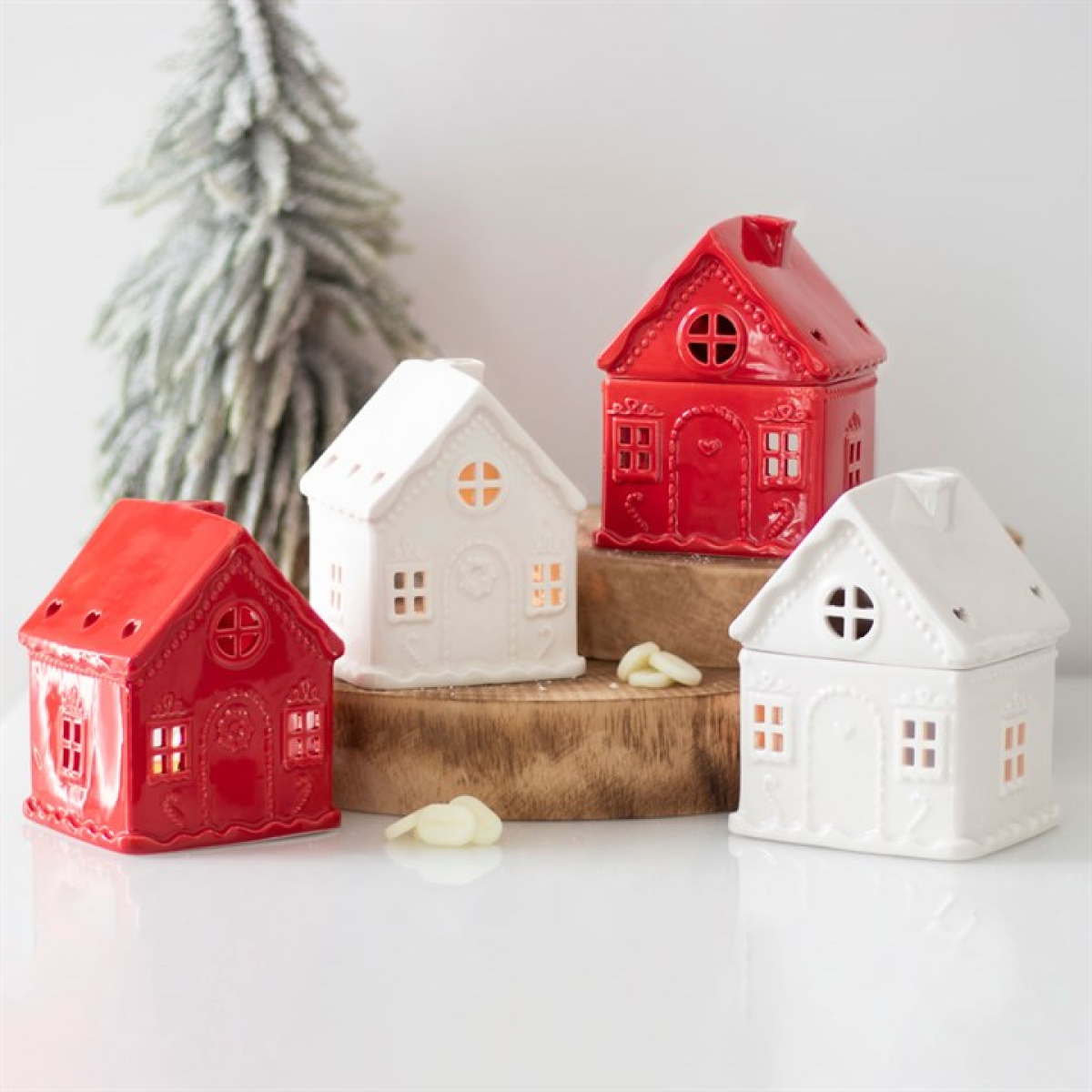 Ceramic House Oil Burner – Cosy Home Fragrance Lamp for Essential Oils & Wax Melts