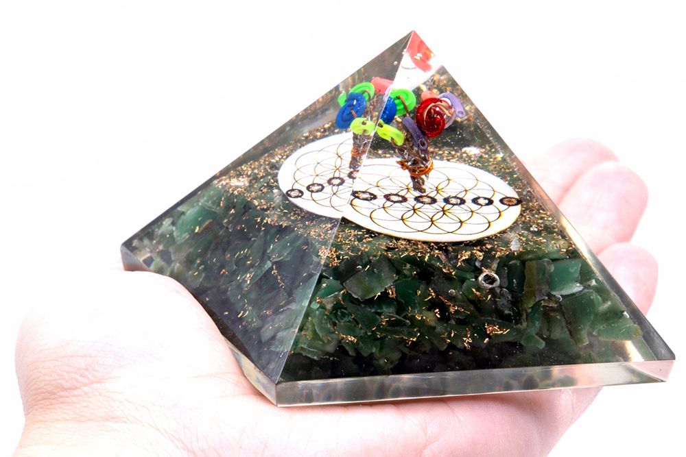 Orgonite Pyramid – Green Aventurine & Flower of Life (70mm)