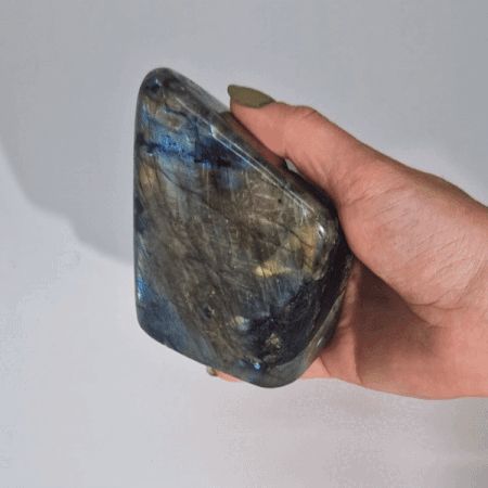 Madagascar Labradorite Stone – 550–750g