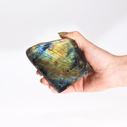Madagascar Labradorite Stone – 550–750g