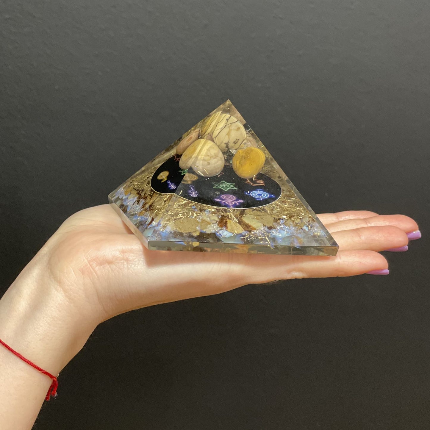 Orgonite Pyramid – Midnight Reiki – 70mm