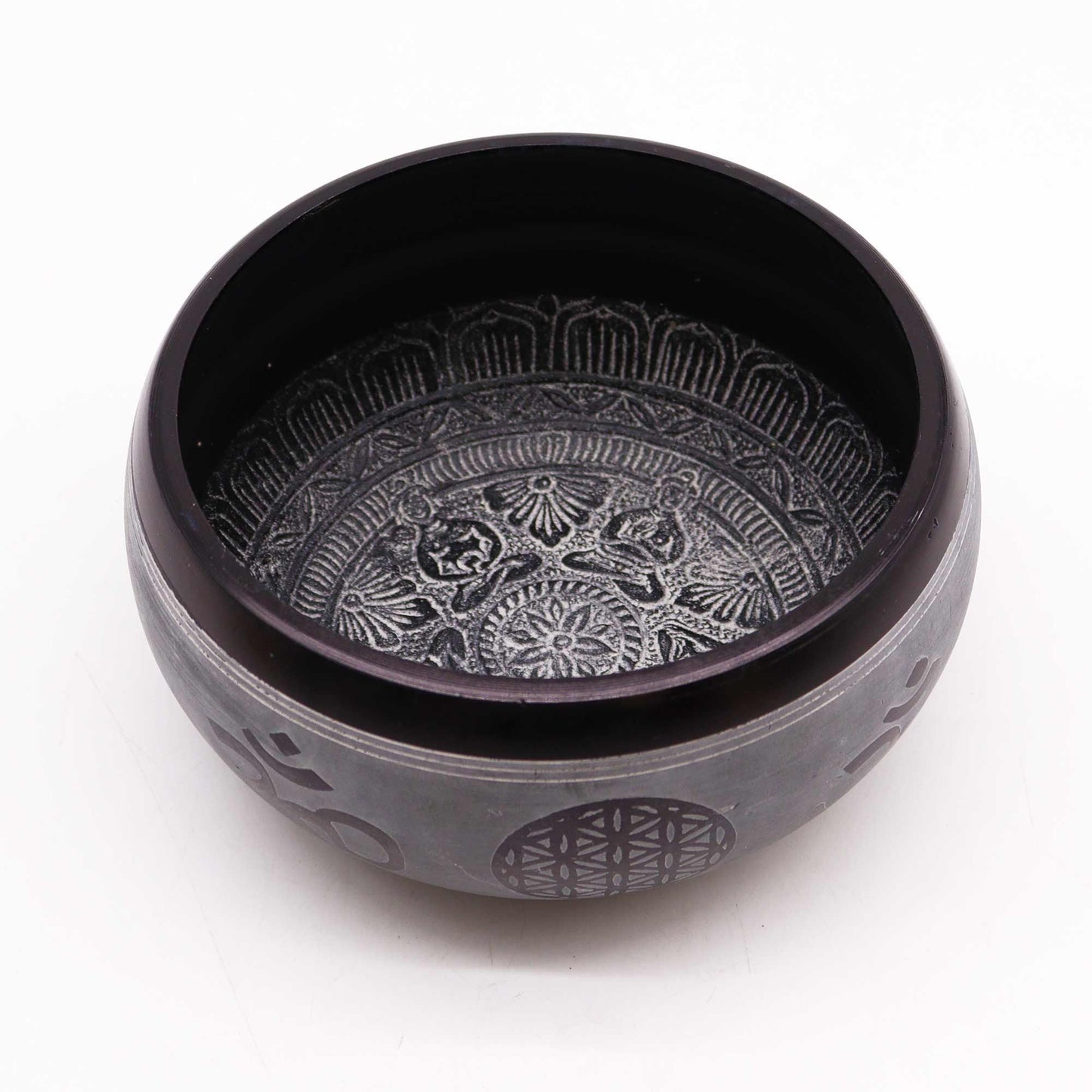 Earth Powder Singing Bowl – 16cm Brass Meditation Bowl with Om & Five Buddhas Design