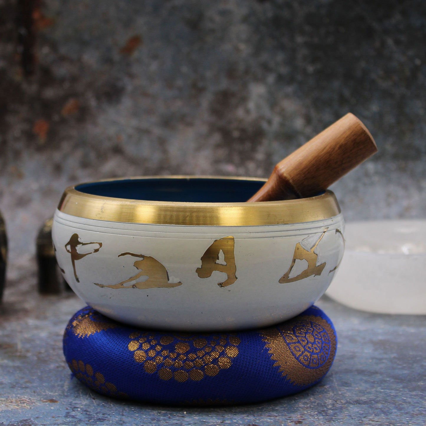 Large Yoga Moves Singing Bowl Set – White & Blue Handcrafted Brass Meditation Bowl (14 cm)