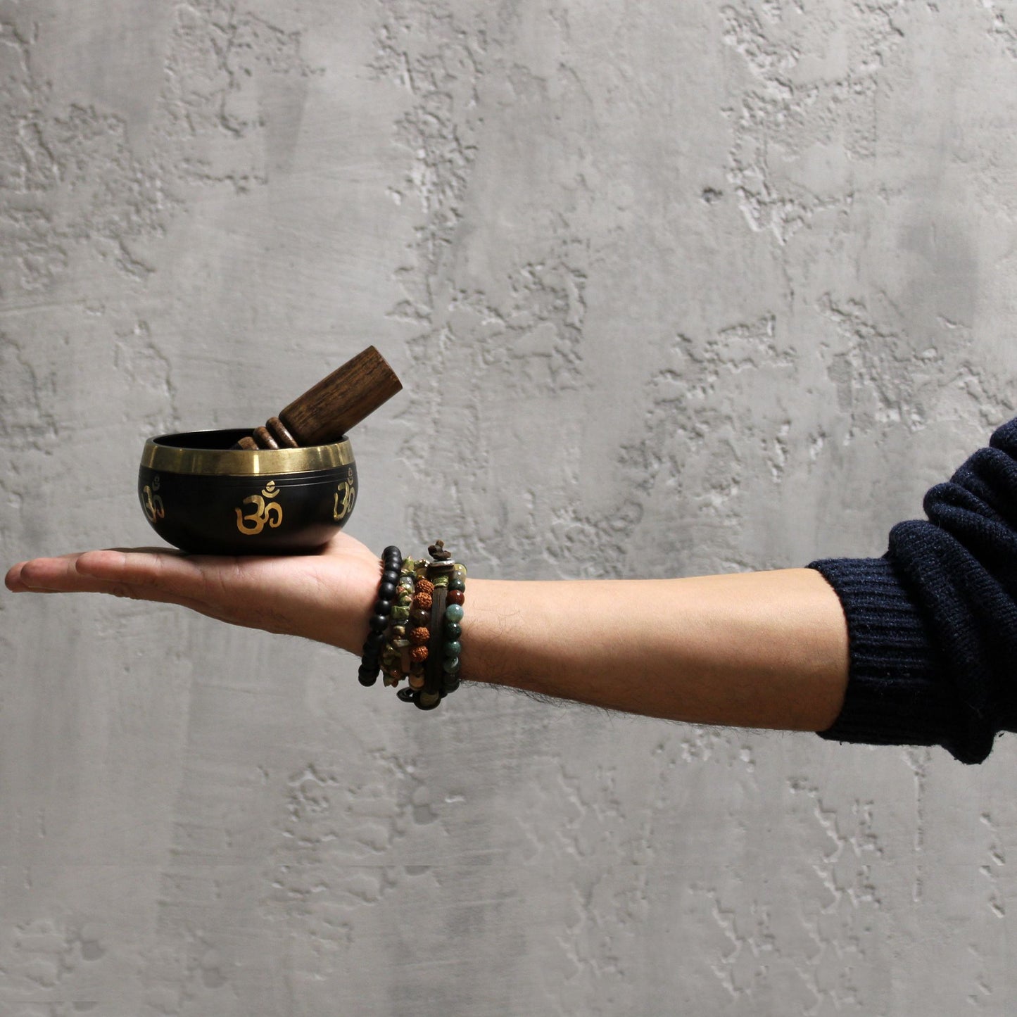 Yoga Om Singing Bowl Set – 679Hz Sound Healing with Mallet, Ring Pillow & Case