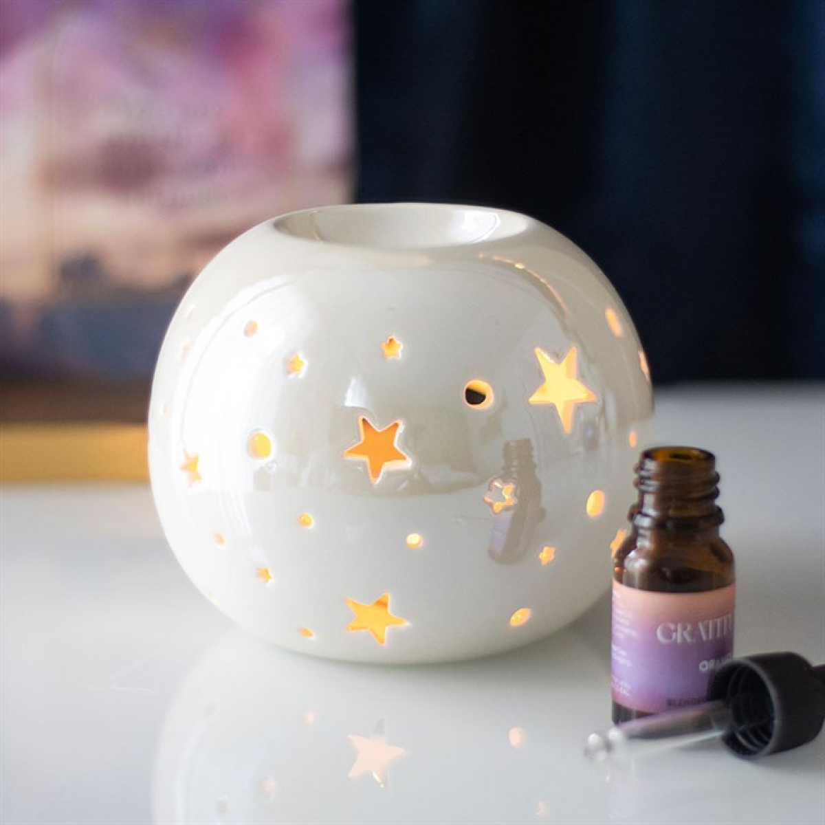 White Iridescent Oil Burner – Star Cut-Out Wax & Fragrance Diffuser for Tranquil Ambience